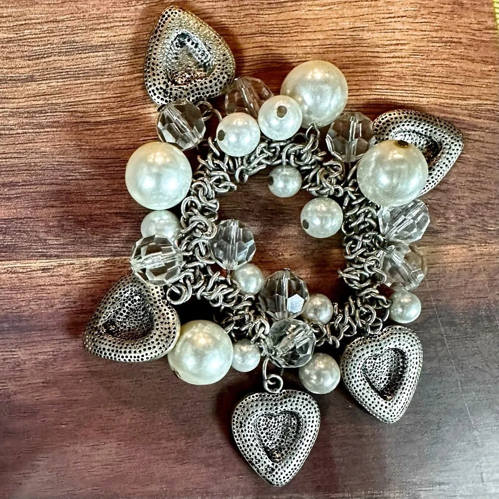 Charm‎ Heart Silver Tone Faux Pearl & Beaded Stretch Bracelet